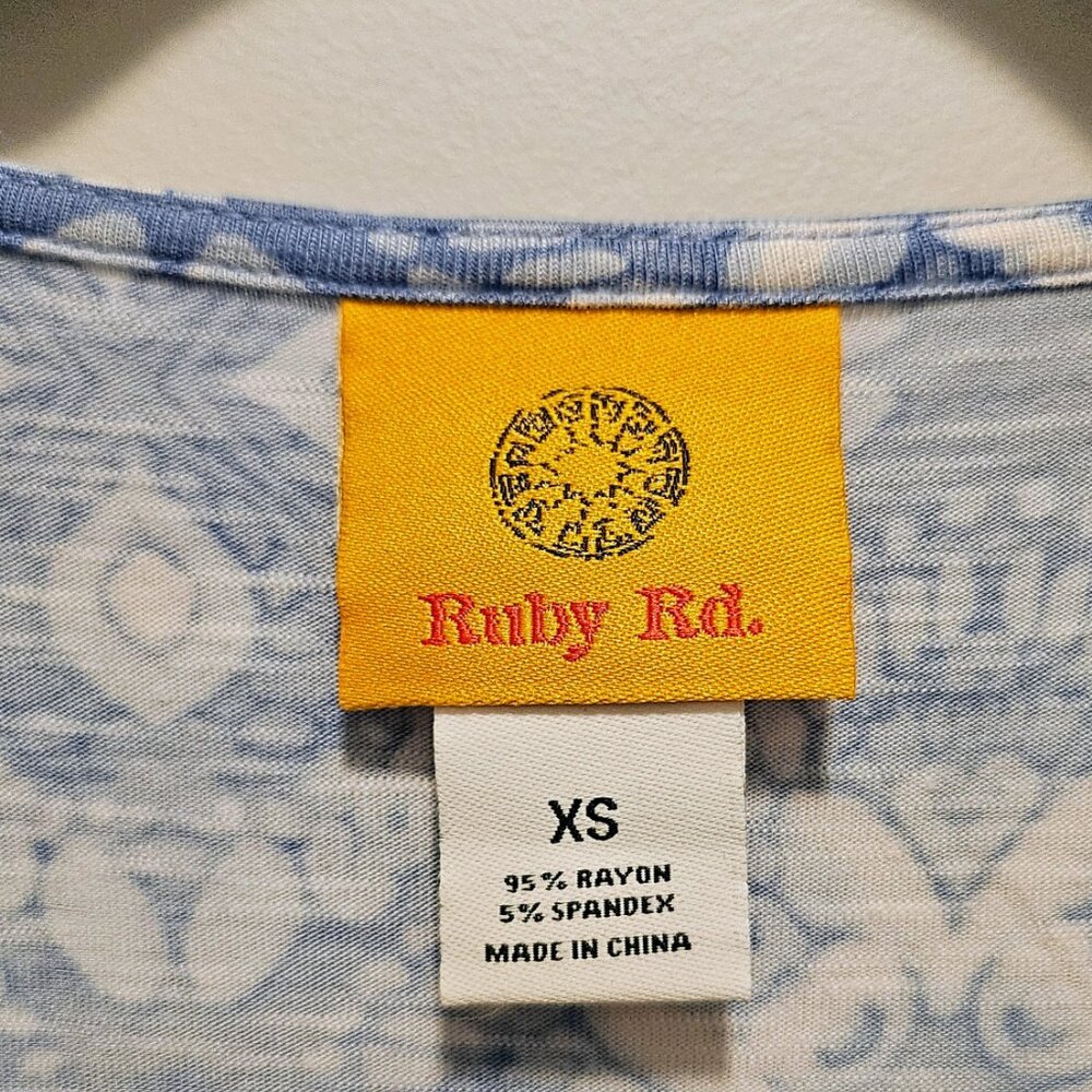 💯 Ruby Rd. Pleated Embroidered Appliqué Blue-Patterned Blouse 💯 - Picture 3 of 6